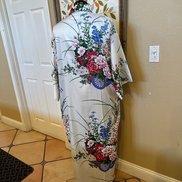 L Magnin white robe with floral Print Kaftan Size  o/s  (A03) - Picture 10 of 10